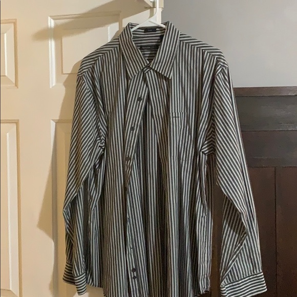 Men’s Van Heusen button down - L - Picture 1 of 2